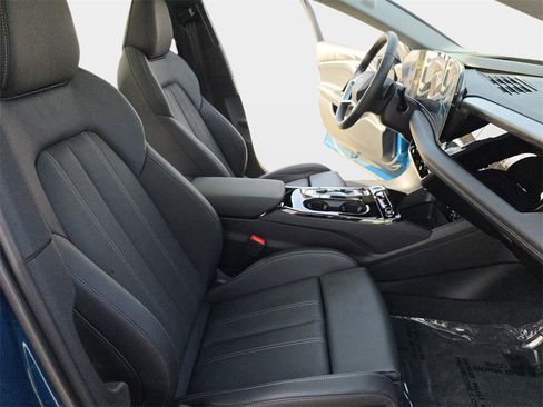 Certified 2025 Audi A6 e-tron Premium Plus w/ Premium Plus image 10