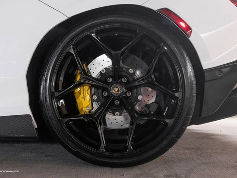 Used 2024 Lamborghini Revuelto image 9