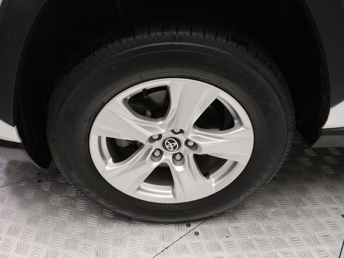 Certified 2021 Toyota RAV4 XLE FWD image 4