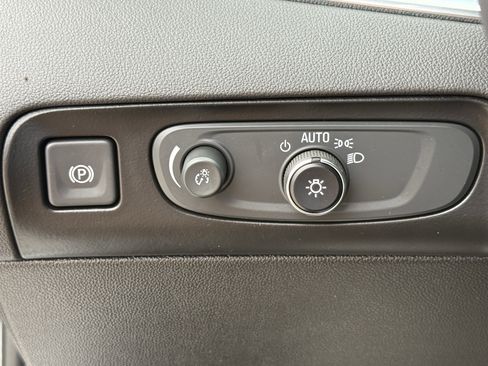 Used 2020 Buick Enclave Essence w/ Sport Touring Edition image 25