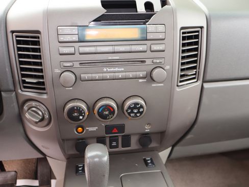 Used 2004 Nissan Titan LE AWD/4WD image 15