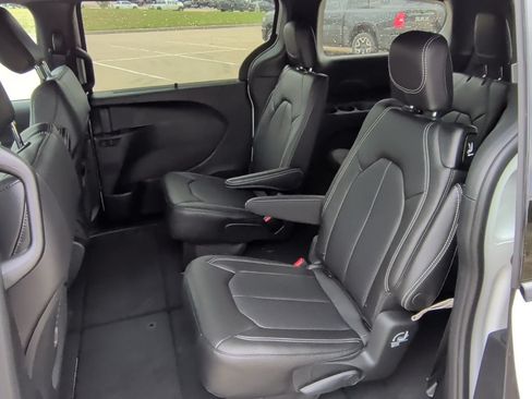 New 2026 Chrysler Pacifica Select w/ S Appearance Package FWD image 36