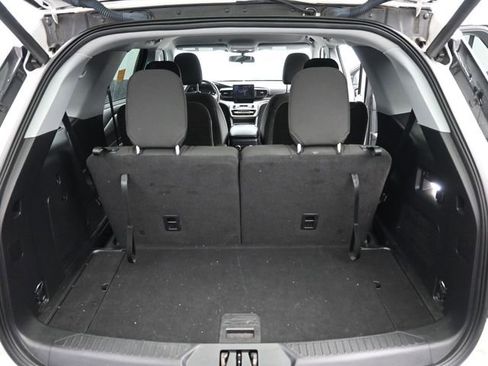 Used 2022 Ford Explorer XLT image 6
