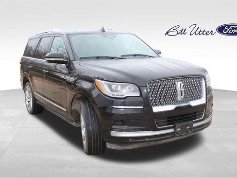 Used 2024 Lincoln Navigator Premiere image 3