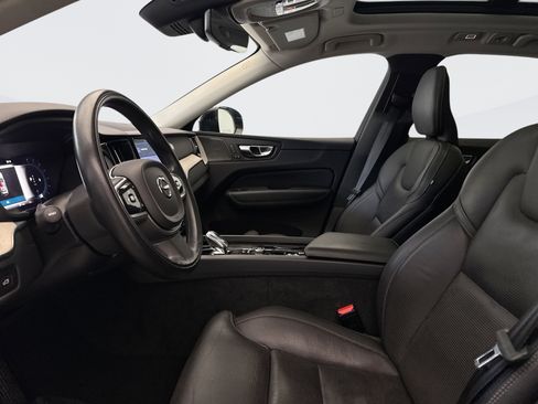 Used 2022 Volvo XC60 B5 Inscription w/ Climate Package image 9