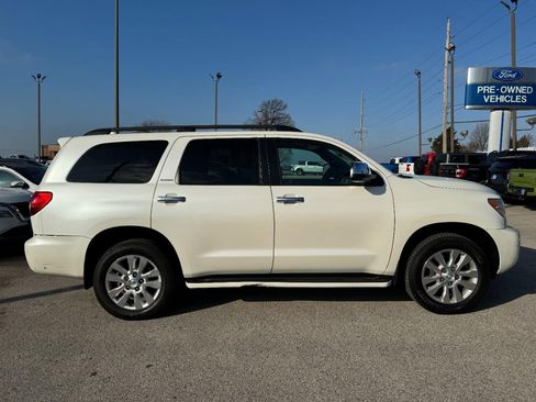 Used 2014 Toyota Sequoia Platinum image 2