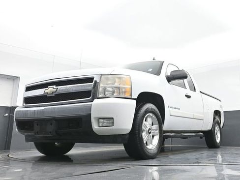 Used 2007 Chevrolet Silverado 1500 LT w/ 2LT Audio Package AWD/4WD image 33