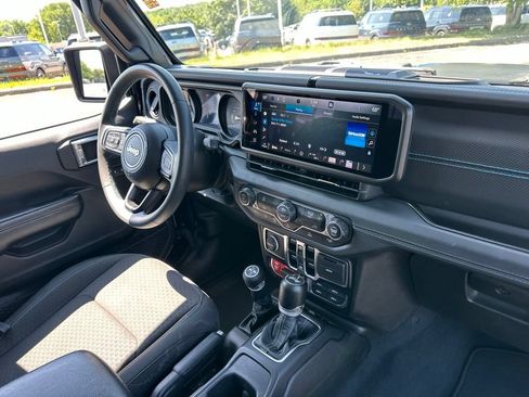 Used 2024 Jeep Wrangler Unlimited Rubicon 4xe AWD/4WD image 21