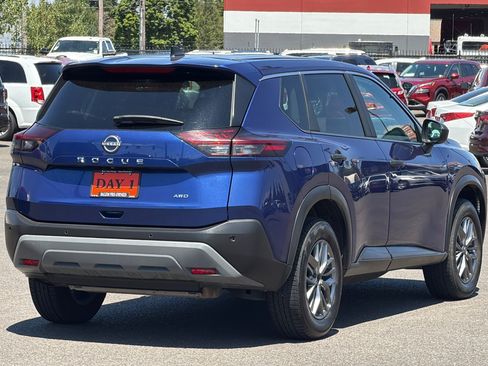 Used 2023 Nissan Rogue S AWD/4WD image 5