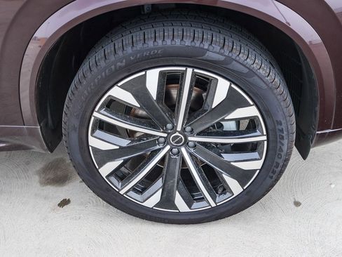 Used 2025 Volvo XC90 B6 Core w/ Climate Package image 16