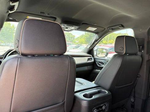Used 2023 Chevrolet Suburban Premier AWD/4WD image 29