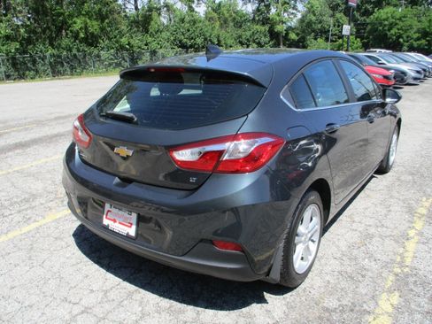 Used 2018 Chevrolet Cruze LT w/ Convenience Package FWD image 3