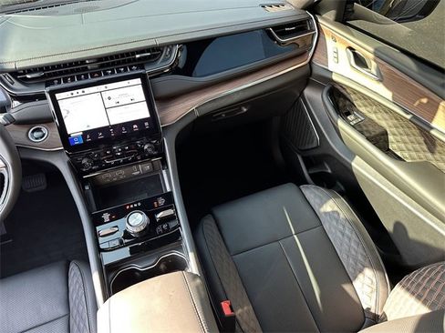 Used 2025 Jeep Grand Cherokee Summit w/ Adv Protech Group IV image 18