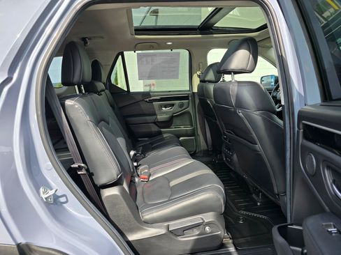 Certified 2024 Honda Pilot Touring image 12