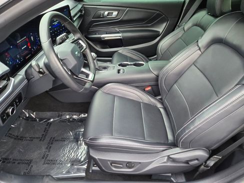 Used 2025 Ford Mustang Premium image 10