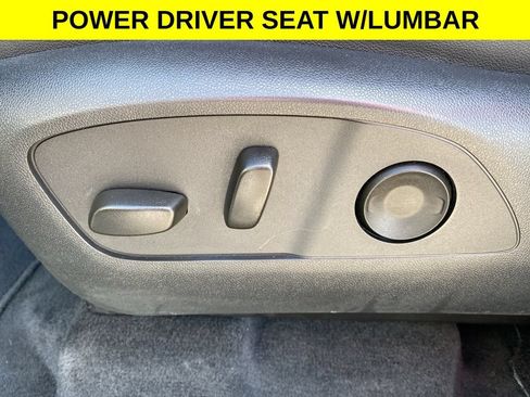 Used 2025 Chevrolet Traverse LT FWD image 13