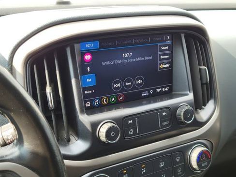 Used 2022 Chevrolet Colorado Z71 AWD/4WD image 17