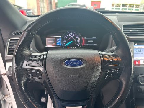 Used 2019 Ford Explorer XLT w/ Equipment Group 201A AWD/4WD image 23