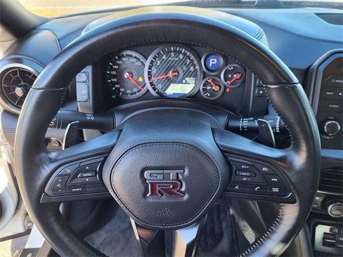Used 2018 Nissan GT-R Premium image 10