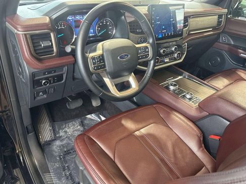 Used 2023 Ford Expedition Limited AWD/4WD image 11