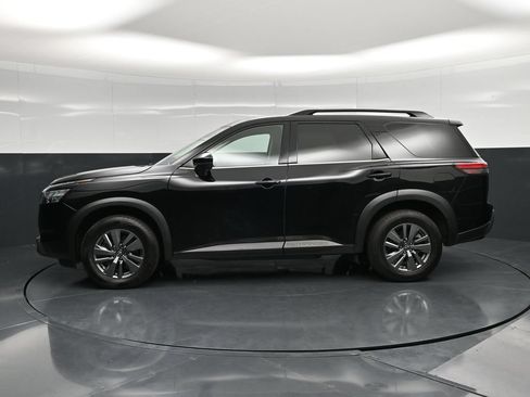 Used 2025 Nissan Pathfinder SV FWD image 8