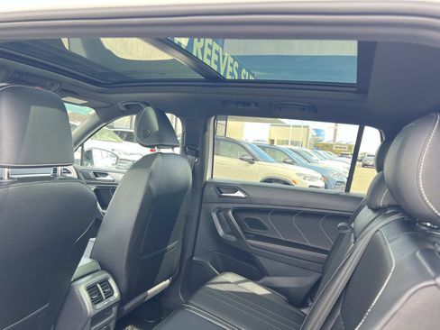 Certified 2023 Volkswagen Tiguan SE R-Line image 22