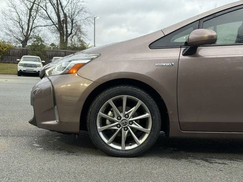 Used 2017 Toyota Prius V Five image 9