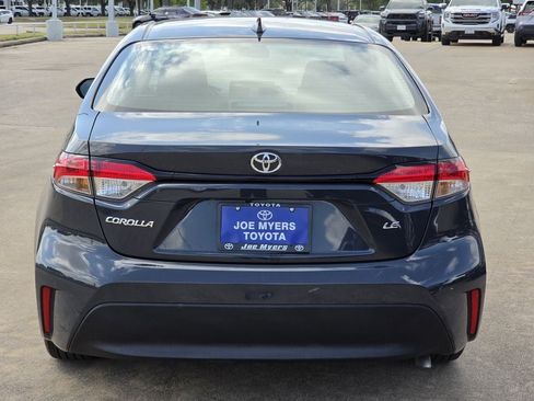 Used 2025 Toyota Corolla LE FWD image 8