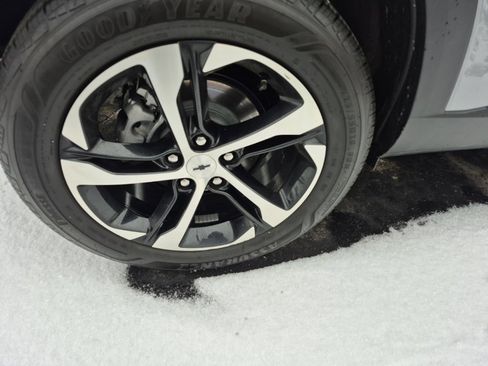 Used 2025 Chevrolet Trax RS w/ Driver Confidence Package image 9