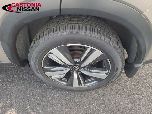 Used 2021 Nissan Rogue SL w/ Premium Package image 17