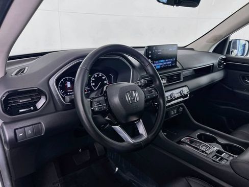 Used 2025 Honda Pilot EX-L image 11