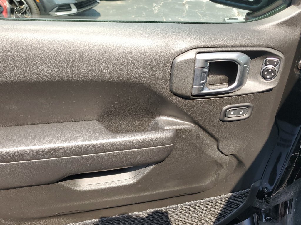 Certified 2023 Jeep Gladiator Sport AWD/4WD image 19