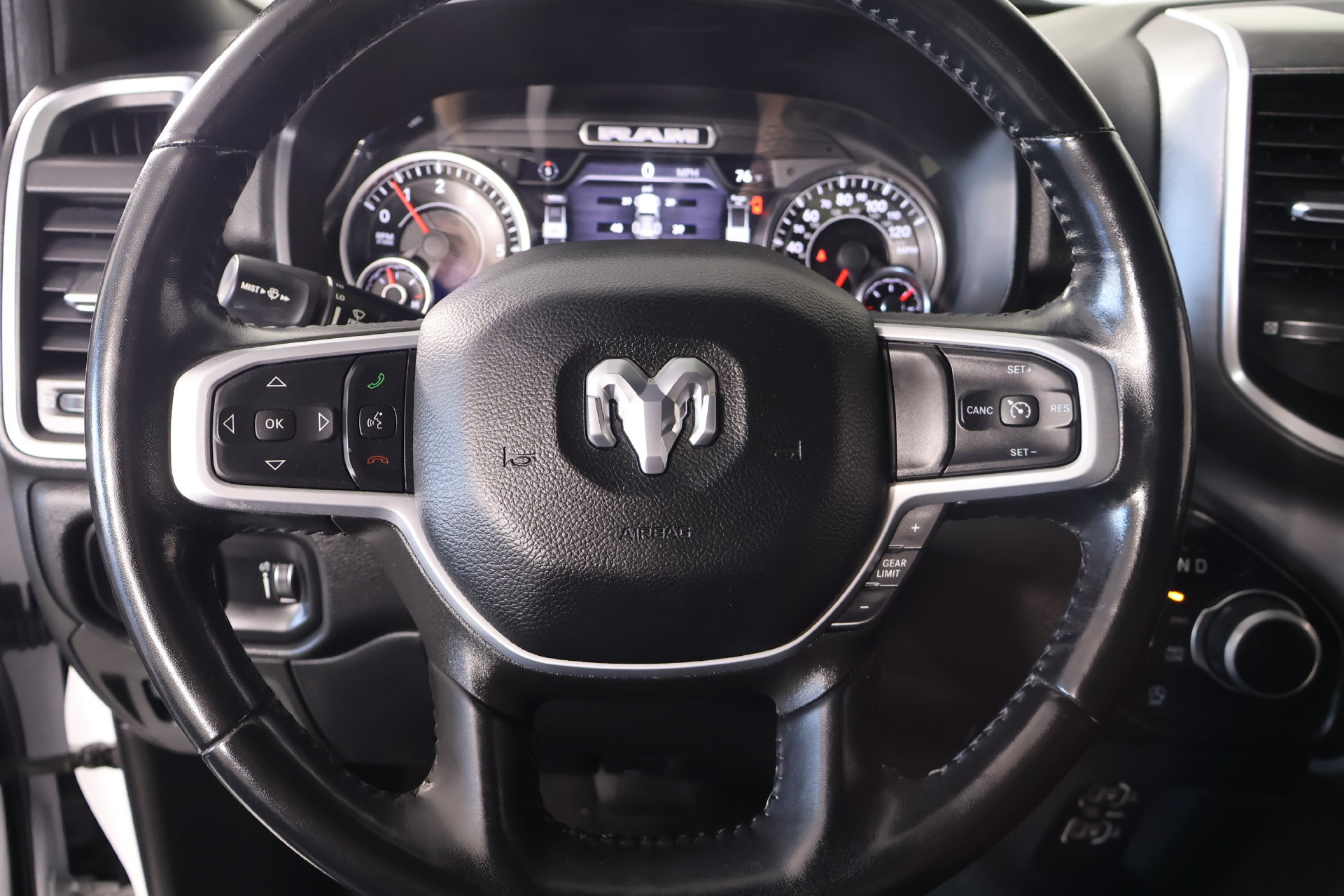 Used 2023 RAM 1500 Big Horn AWD/4WD image 3