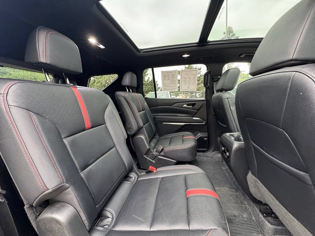 Used 2026 Chevrolet Traverse RS w/ LPO, Floor Liner Package AWD/4WD image 40