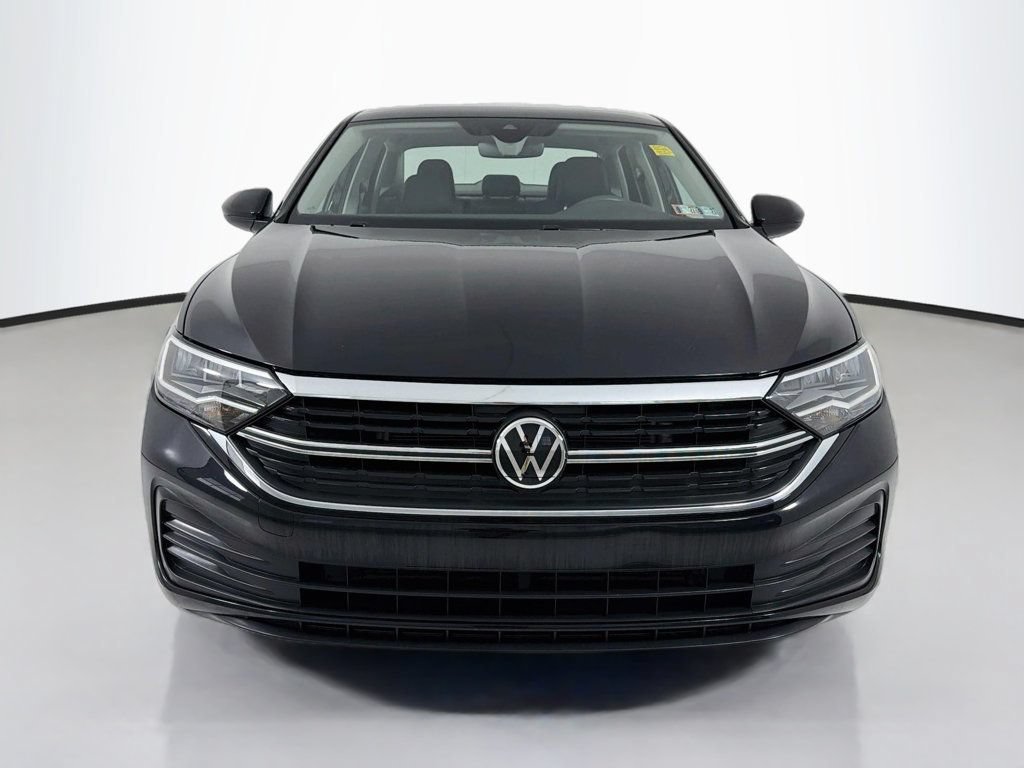 Used 2024 Volkswagen Jetta SE w/ Panoramic Sunroof Package FWD image 2