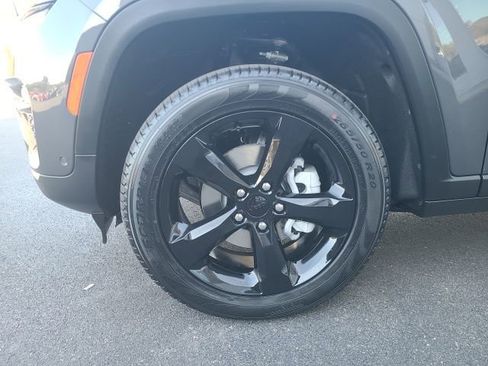 New 2025 Jeep Grand Cherokee Limited w/ Luxury Tech Group II image 9