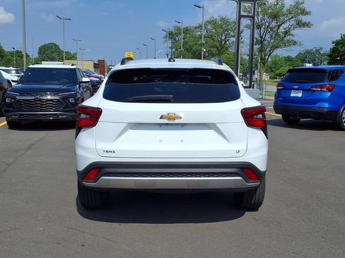 Used 2025 Chevrolet Trax LT w/ LT Convenience Package FWD image 22