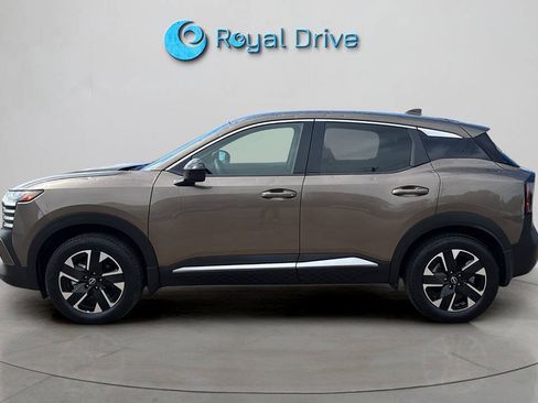 Used 2025 Nissan Kicks SV AWD/4WD image 3
