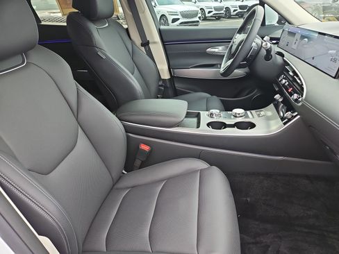 Certified 2026 Genesis GV70 2.5T Select AWD/4WD image 18