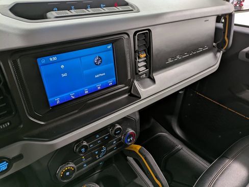 Used 2021 Ford Bronco Badlands image 11