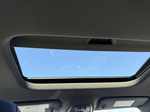 New 2026 Chevrolet Trax RS w/ Sunroof Package image 15