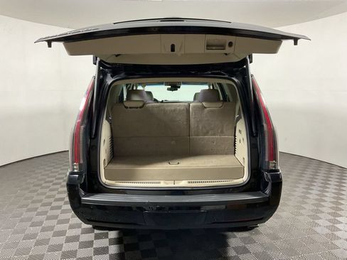 Used 2019 Cadillac Escalade Luxury AWD/4WD image 18