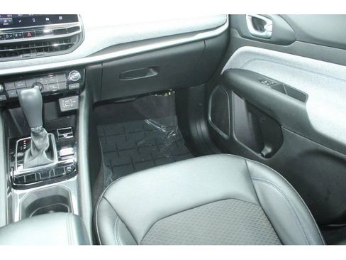 Used 2024 Jeep Compass Latitude image 19