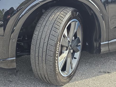 Used 2024 Audi Q4 e-tron Premium Plus w/ Premium Plus image 33