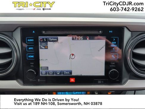 Used 2016 Toyota Tacoma Limited w/ Towing Package image 25