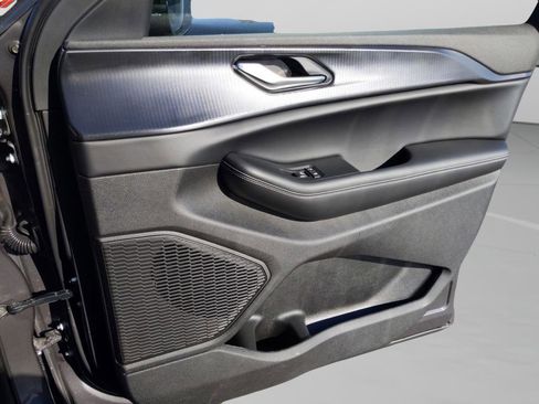 New 2025 Jeep Grand Cherokee Altitude RWD image 31