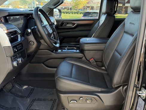 Used 2025 GMC Yukon XL Denali image 19