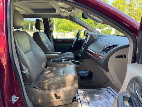 Used 2013 Chrysler Town & Country Touring-L w/ Entertainment Group #2 FWD image 20