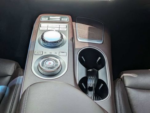 Used 2023 Genesis GV70 2.5T w/ Advanced Package AWD/4WD image 18