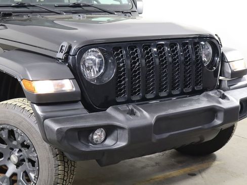 Used 2022 Jeep Gladiator Sport image 42